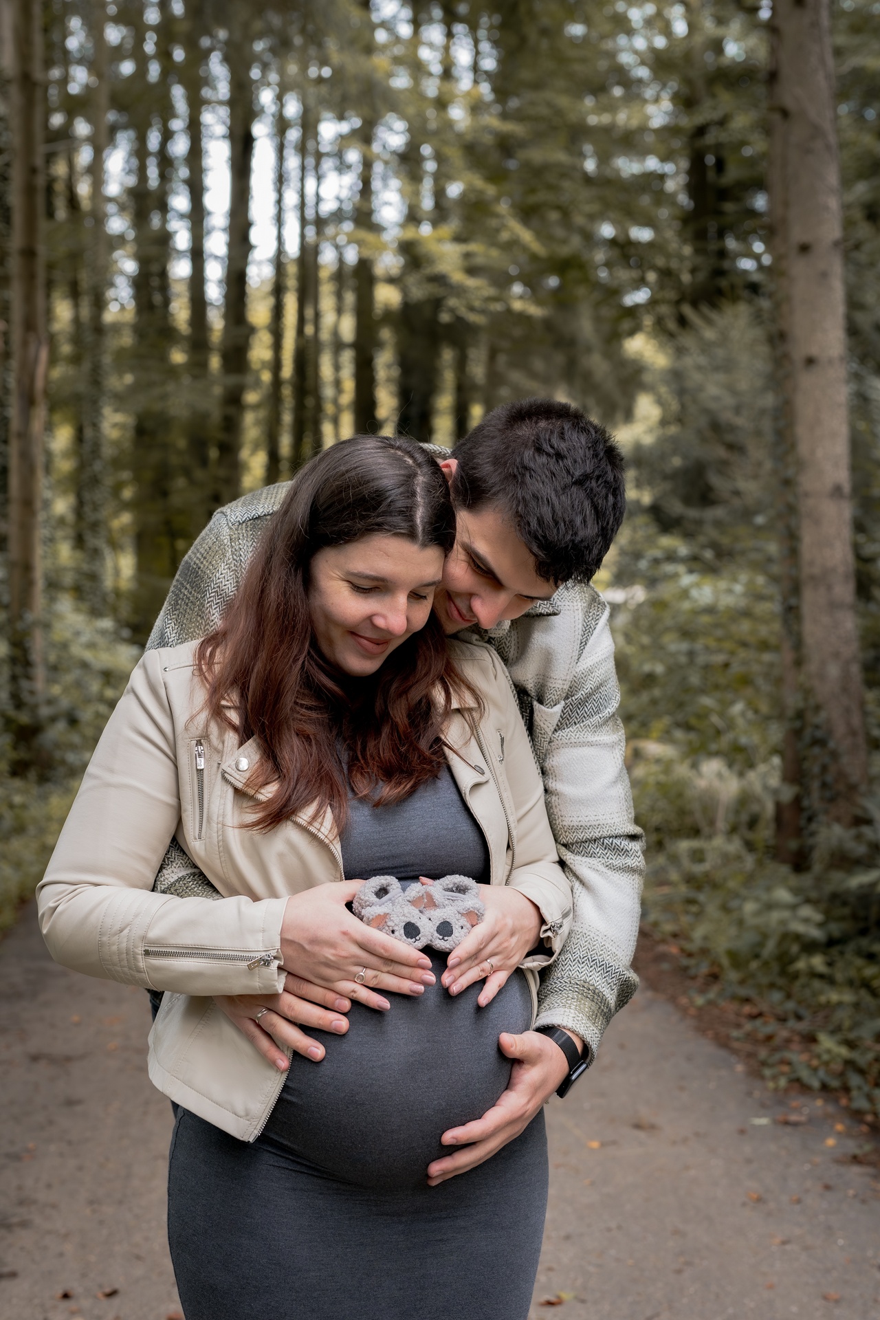 Babybauchshooting in Aalen, Babybauch, Schwangerschaft, Babybauchshooting, Schwangerschaftsfotografie, Babybauch Fotos, Maternity Shooting, Bauchbilder, Babybauch Outdoor, Schwangere Frau, Paar mit Babybauch
