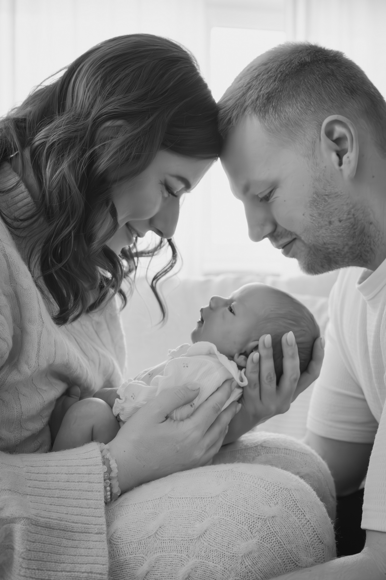 Newborn, Neugeborene, Newbornshooting in Aalen, Neugeborenenfotografie, Babyfotos, Newborn Fotos, Schlafendes Baby, Newborn Studio, Newborn Detailaufnahmen, Eltern mit Baby